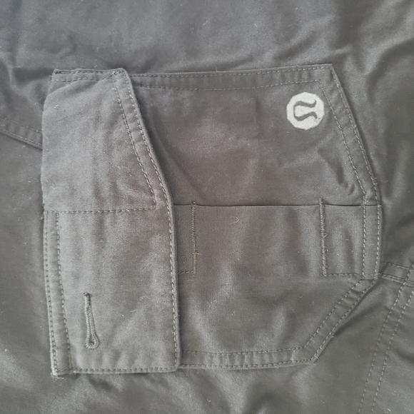 Lululemon – Cargo Shorts Black Wide Leg Technical Fabric Heavy Weight Du… - Picture 5 of 7